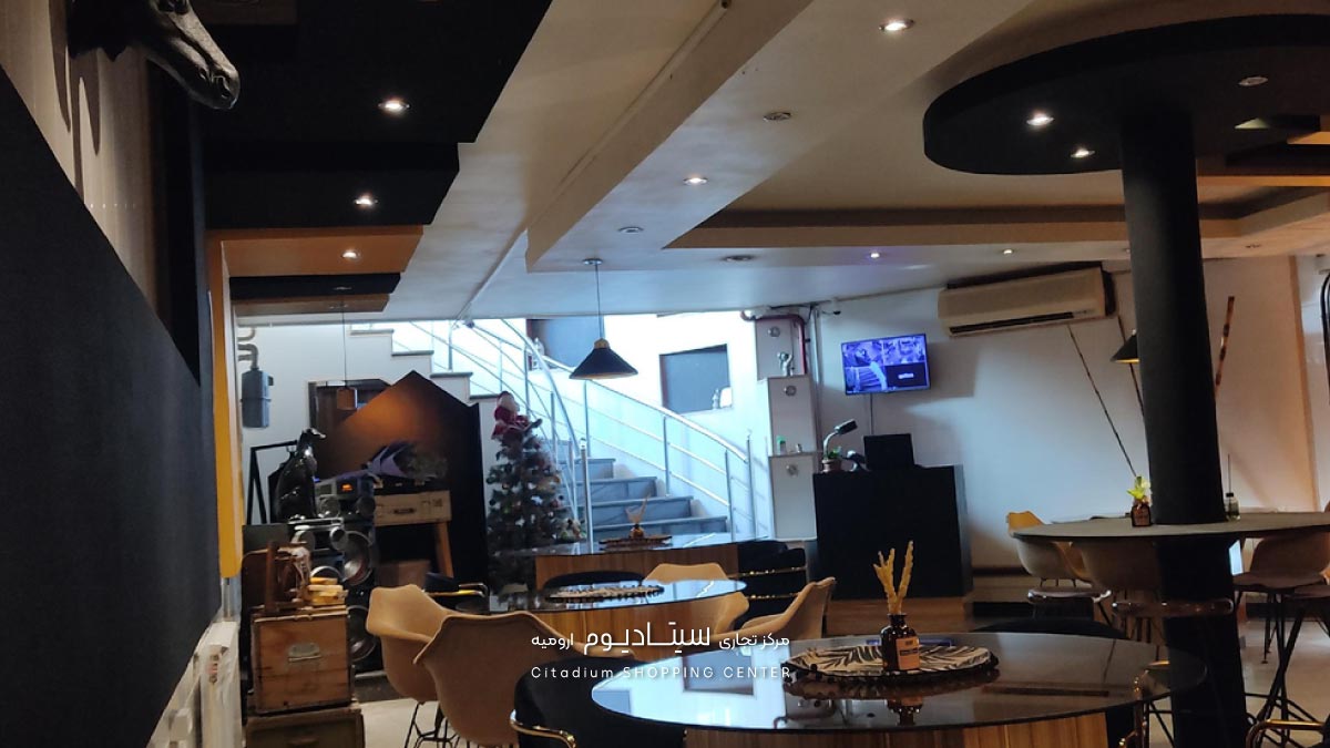 کافه رستوران وست