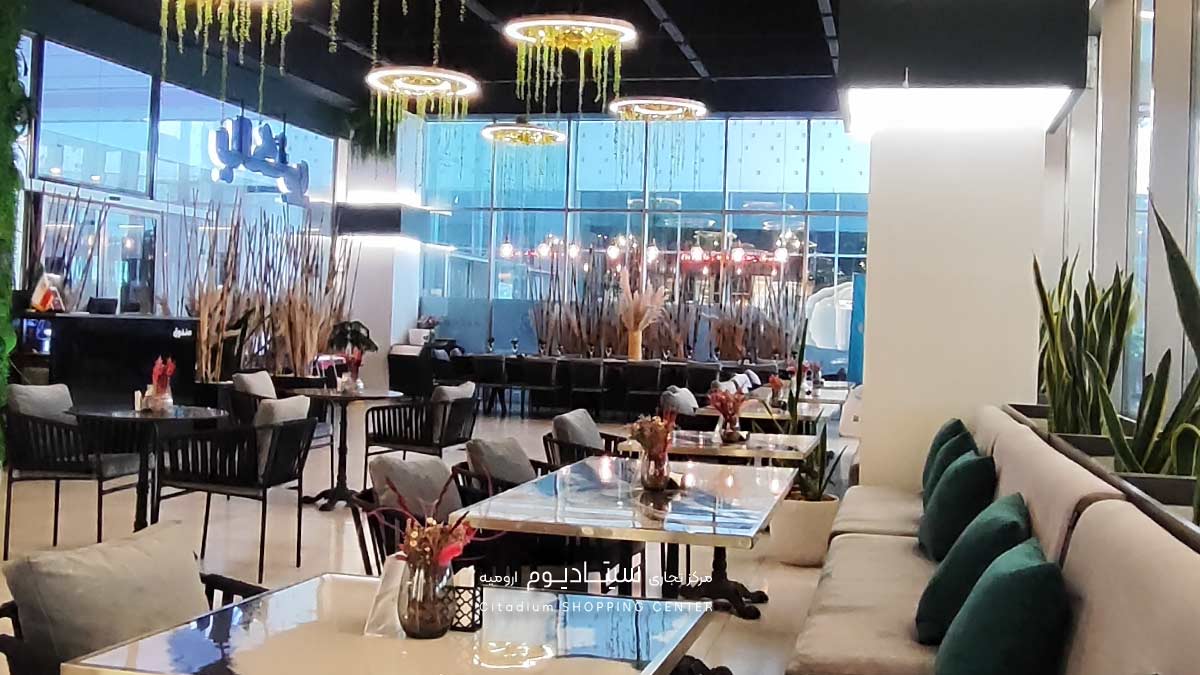 کافه رستوران بالکنی